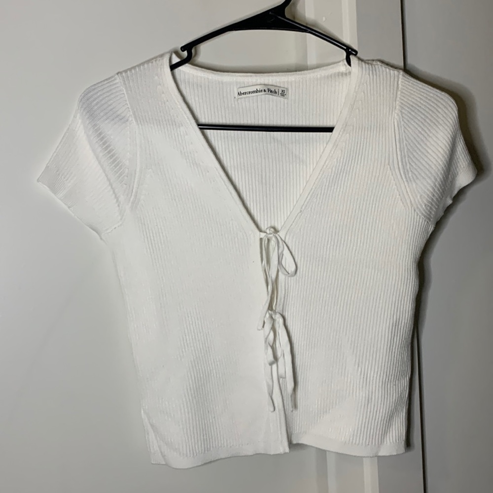 White Abercrombie & Fitch sweater